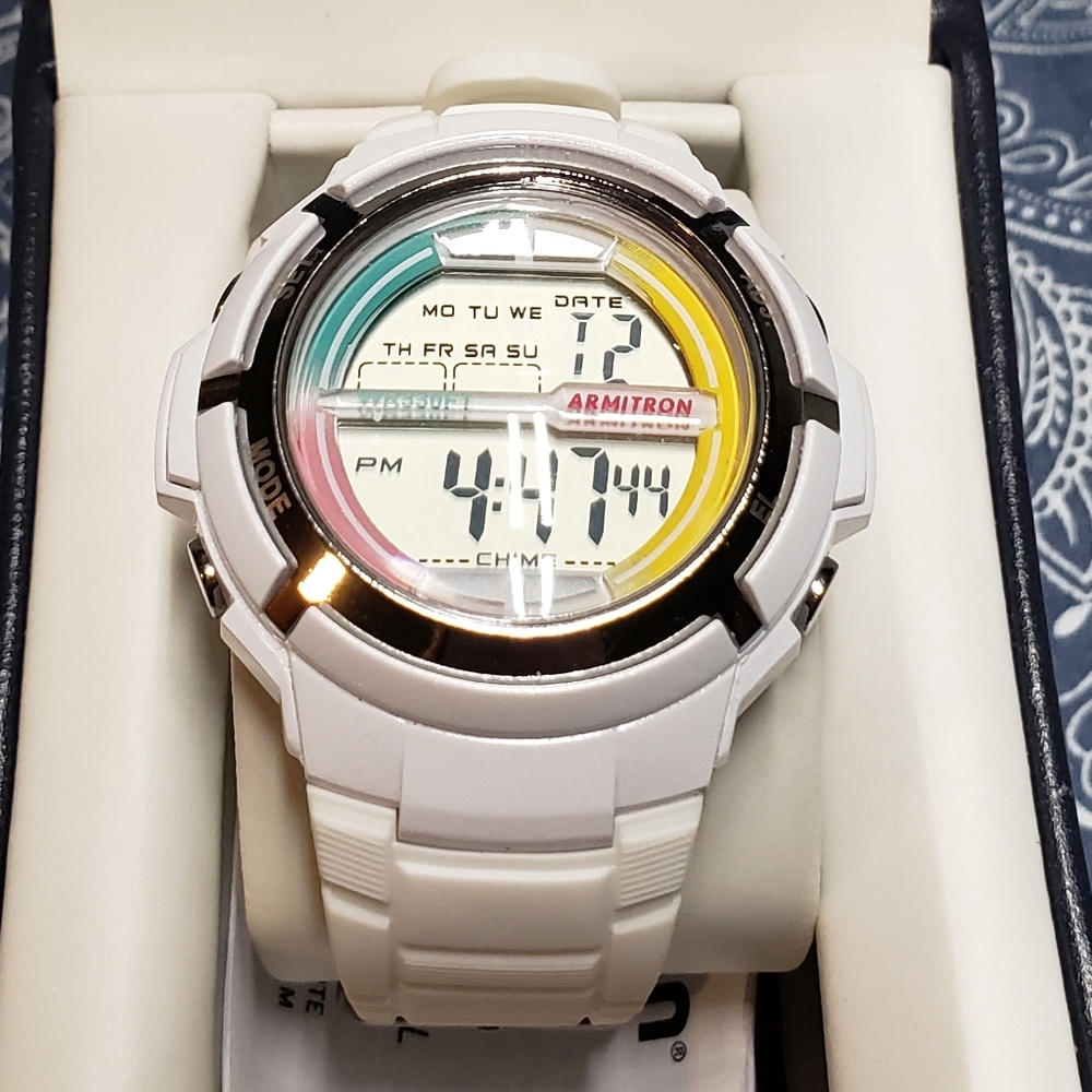Women's Watch - Picture 4 of 8